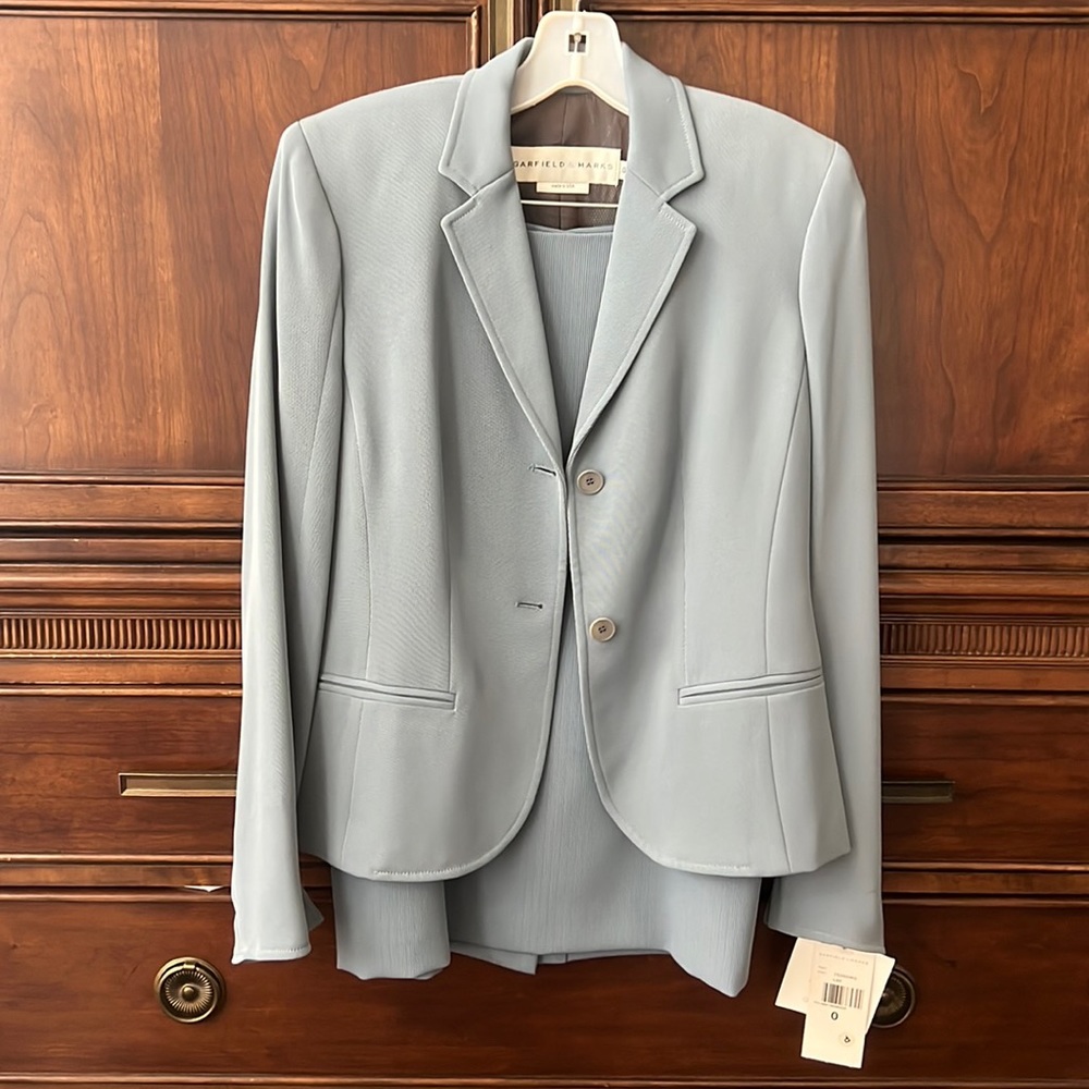Garfield & Marks 2 piece woman’s matching blazer & skirt suit